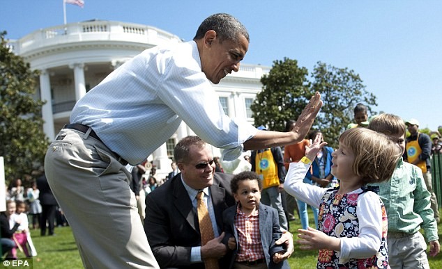 Đây là dịp Tổng thống Obama thể hiện những tài nghệ đặc biệt cũng như bày tỏ tình yêu với trẻ nhỏ của mình.