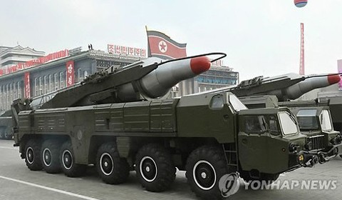 Triều Tiên "khoe" tên lửa mới trong lễ diễu binh gần đây.