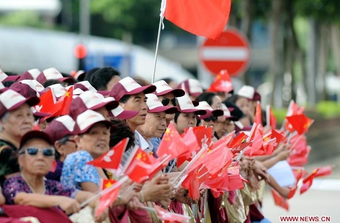 Đông đảo người dân có mặt tại buổi lễ kỷ niệm ngày trở về Trung Quốc.