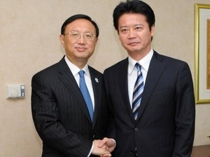 Ngoại trưởng Trung Quốc Dương Khiết Trì và Ngoại trưởng Nhật Bản Koichiro Gemba.