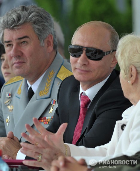 Tháng 8/2012, Tổng thống Putin tham dự chương trình khai mạc một cuộc triển lãm hàng không quốc tế tại lễ kỷ niệm lần thứ 100 của Không quân Nga ở thị trấn Zhukovsky gần Moscow.