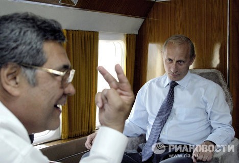Ngày 29/8/2002, Tổng thống Nga Vladimir Putin và Thống đốc khu vực Kemerovo - Aman Tuleyev sau khi đến thăm mỏ than lộ thiên Mezdhurechensky.