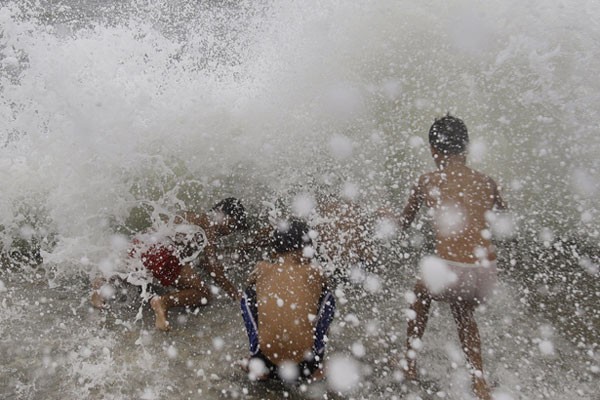 Siêu bão Manmadol đổ bộ Manila