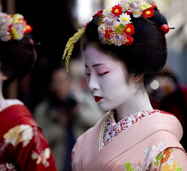 Nhưng theo ước tính, ở Kyoto cũng chỉ còn lại khoảng 200 geisha.