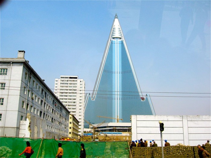 Khách sạn Ryugyong đang được hoàn thiện khâu cuối cùng để đi vào hoạt động.