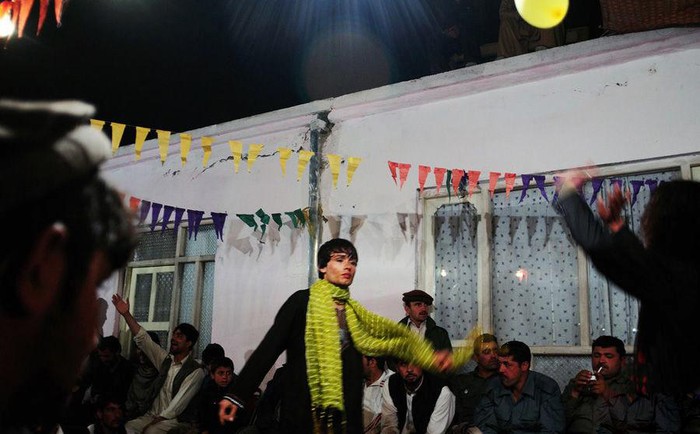 Không chỉ phải nhảy múa mua vui cho những người đàn ông, nhiều bacha bereesh đã bị ép trở thành lô nệ tình dục của các chỉ huy lực lượng dân quân Afghanistan, những người cũng có gia đình nhưng vẫn thích những chàng trai nhảy, bởi trong xã hội Afghanistan, việc sở hữu một chàng trai nhảy là "uy tín" của họ.