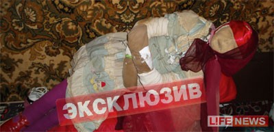 Những thi thể người phụ nữ ăn mặc như búp bê được tìm thấy trong căn hộ của Moskvin