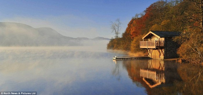 Mặt hồ mờ sương ở Ullswater, Cumbria