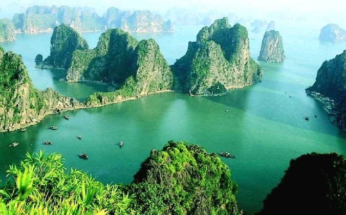 1. Vịnh Hạ Long. Đây là một vịnh nhỏ thuộc phần bờ Tây vịnh Bắc Bộ tại khu vực biển Đông Bắc Việt Nam.
