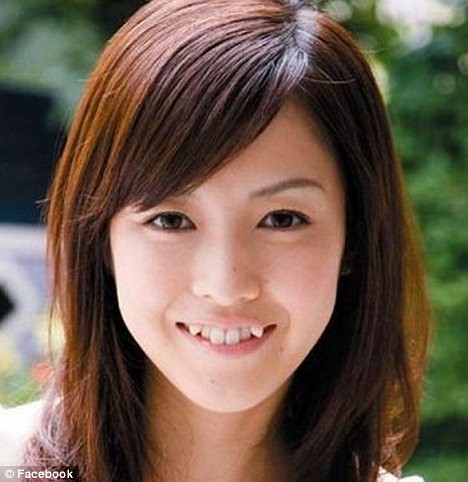 Mốt răng nanh nhọn "yaeba" đang rất thu hút giới trẻ Nhật Bản