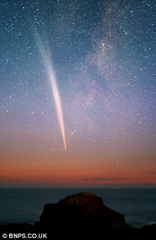 Sao chổi Comet Lovejoy tiếp tục băng qua Ngân Hà