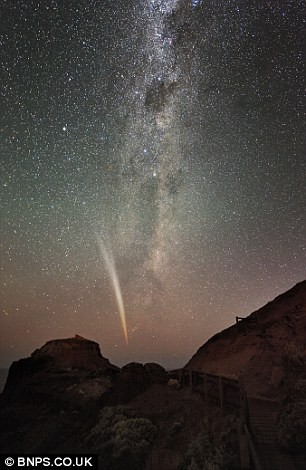 Sao chổi Comet Lovejoy tiếp tục băng qua Ngân Hà