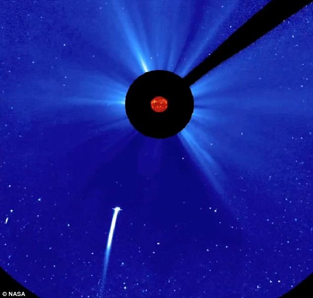 Comet Lovejoy tiến tới gần Mặt trời