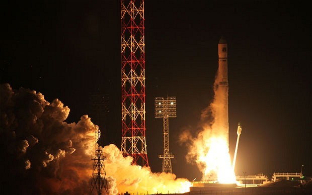 Tên lửa Zenit-2SB đưa tàu Phobos-Grunt từ bệ phóng tại Baikonur, Kazakhstan