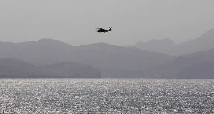 Trực thăng Mỹ được điều động quan sát diễn biến hoạt động theo dõi của Iran trong quá trình hộ tống đoàn tàu Mỹ vượt eo biển Hormuz
