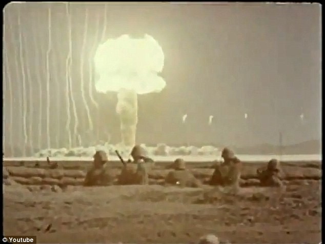 Lính Mỹ chứng kiến một vụ nổ hạt nhân vào những năm 1950 ở khoảng cách gần.