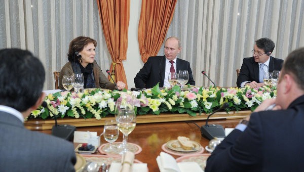 Thủ tướng Putin trong cuộc tiếp đón các tổng biên tập báo nước ngoài tại Novo-Ogaryovo, gần Moscow.