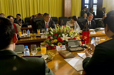 Bộ trưởng Quốc phòng Mỹ Leon Panetta trong cuộc hội đàm tại Hà Nội với Đại tướng Phùng Quang Thanh.