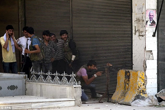 Các tay súng nổi dậy đụng độ với quân chính phủ tại Aleppo.