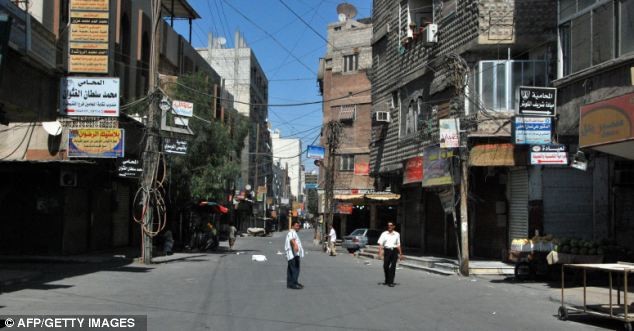 Những con phố trở nên vắng vẻ vì các cuộc xung đột bạo lực. Hàng ngàn người Syria đã chạy trốn khỏi đất nước kể từ khi bắt đầu cuộc nổi dậy chống lại sự lãnh đạo của Tổng thống Bashar al-Assad hồi tháng 3/2011.