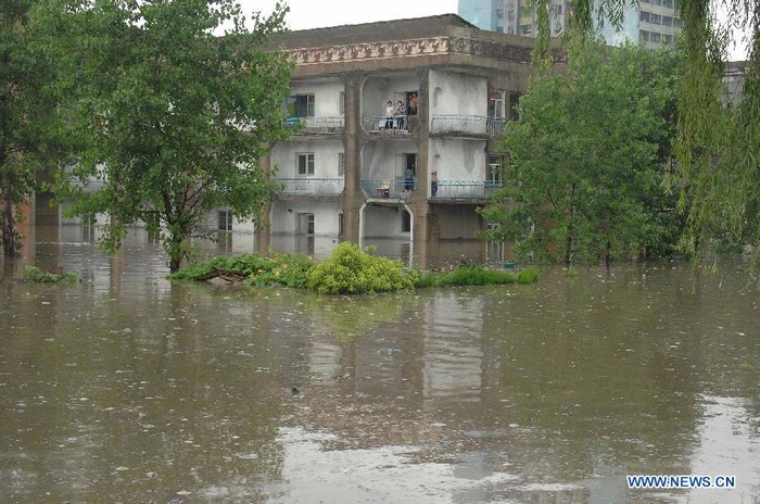 Người dân Anju đã phải sống trong cảnh cô lập bởi nước lụt từ vài ngày qua.
