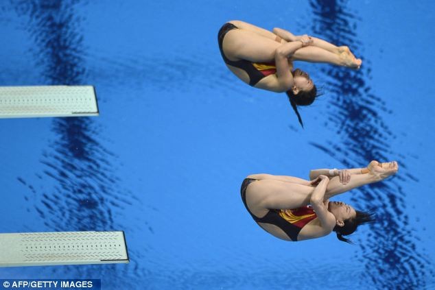 Vận động viên Ngô Mẫn Hà và Hà Tư của Trung Quốc tham gia thi đấu tại Olympic London.