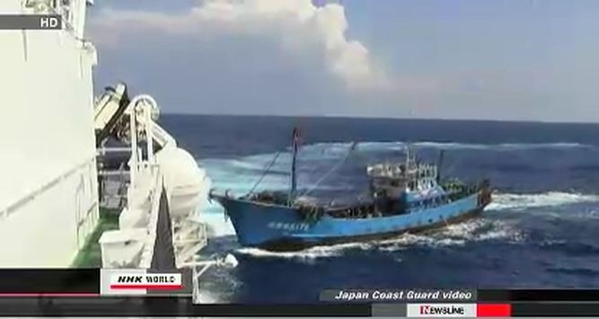 Bất chấp mọi sự ngăn cản của lực lượng chức năng Nhật Bản, tàu cá Trung Quốc vẫn hùng hổ lao tới
