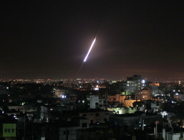 Tên lửa được phóng từ Rafah, nam Gaza hướng tới Israel ngày 14/11.
