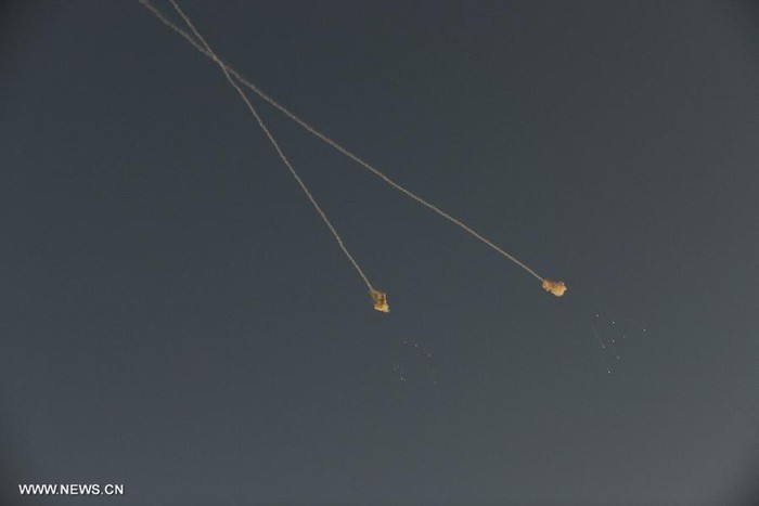 Tên lửa được bắn từ hệ thống Iron Dome.