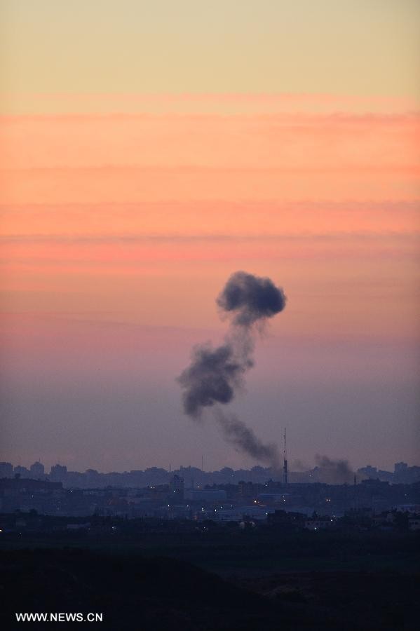 Khói bốc lên từ khu vực Bắc Gaza ngày 15/11.