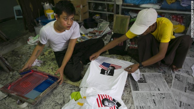 Những chiếc áo mang hình Tổng thống Obama đang bán rất chạy tại Myanmar.