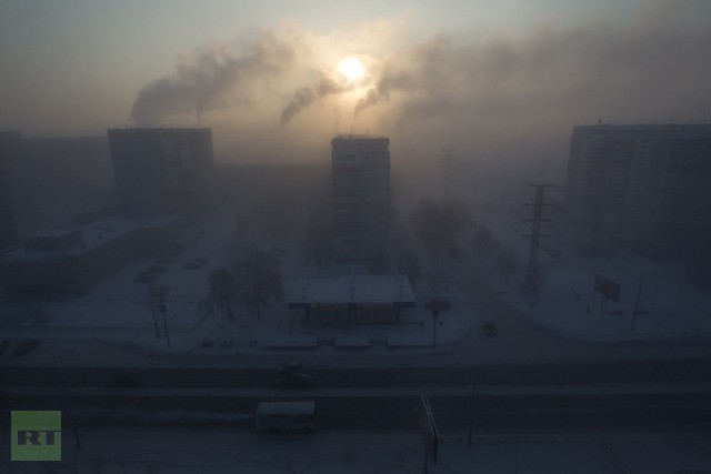 Phía nam thành phố Rostov-on-Don, một số đường cao tốc đã bị đóng cửa do tuyết rơi trong hai ngày qua gây sự đình trệ giao thông nghiêm trọng.