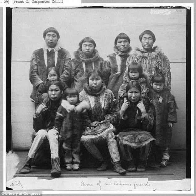 Người Eskimo tại cảng Clarence năm 1894.