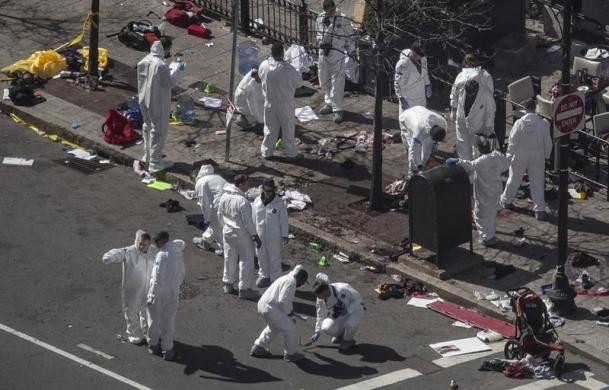 Hiện trường sau vụ đánh bom tại sự kiện thể thao quốc tế Boston Marathon, Mỹ.