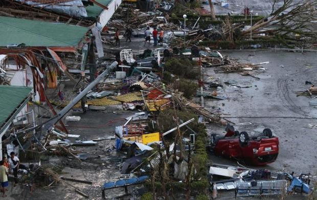 Sân bay thành phố Tacloban hư hỏng nặng