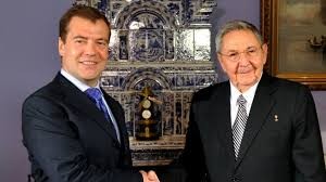 Thủ tướng Nga Dmitry Medvedev, trong chuyến thăm Cuba vào tháng 2, đã ký một thỏa thuận chung để tìm ra cách giải quyết các khoản nợ cũ giữa hai nước.