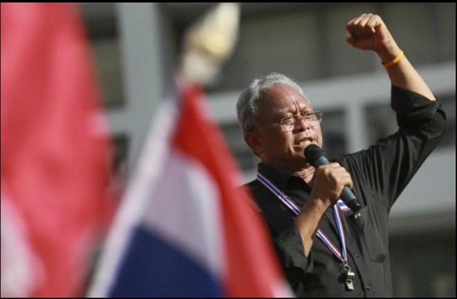 Thủ lĩnh phe biểu tình, cựu Phó Thủ tướng Thái Lan Suthep Thaugsuban kêu gọi người biểu tình phản đối chính phủ.