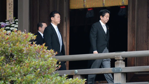 Thủ tướng Abe thăm đề Yasukuni hôm 26/12.