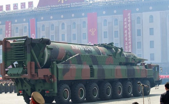 Đây được tin là tên lửa KN-08 của Triều Tiên.