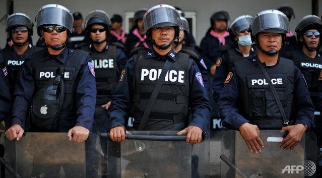 Cảnh sát Thái Lan được triển khai ở Bangkok giành lại các địa điểm quan trọng.