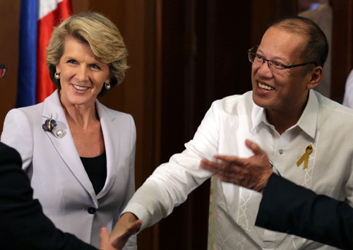 Ngoại trưởng Úc Julie Bishop và Tổng thống Philippines Bebigno Aquino.