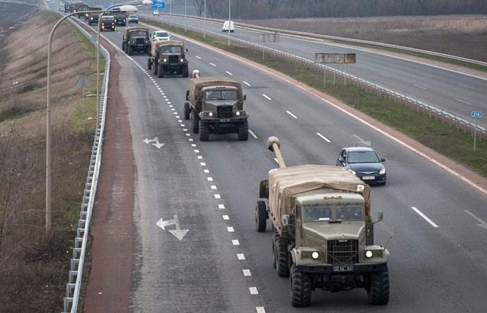 Vũ khí Ukraine đang đổ về phía Donetsk.