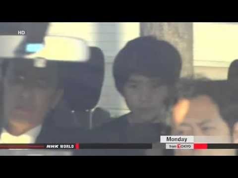 Nguyễn Bích Ngọc bị cảnh sát Tokyo dẫn độ về trụ sở để điều tra.