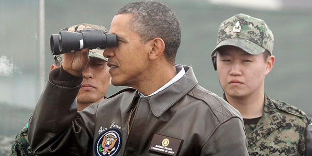 Tổng thống Mỹ Barack Obama tại biên giới Triều Tiên, Hàn Quốc trong chuyến thăm Hàn Quốc năm 2012.