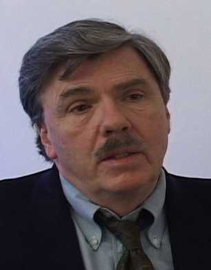 Nhà báo Robert Parry.