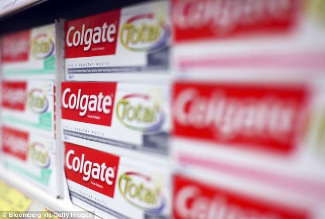 Triclosan có trong thành phần của Colgate Total.