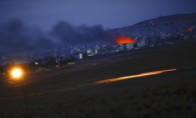 Bãi đất trống nằm giữa Kobani và Thổ Nhĩ Kỳ đang trở thành mục tiêu pháo kích chính của IS.