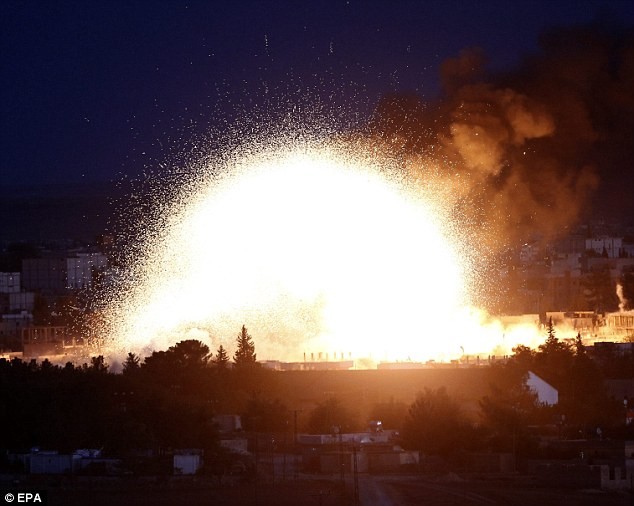 Mỹ không kích các mục tiêu IS ở Kobani để hỗ trợ người Kurd.