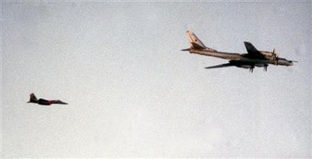 F-15 theo dõi Tu-95 của Nga trên không phận Iceland trong sự kiện ngày 25/6/1999.