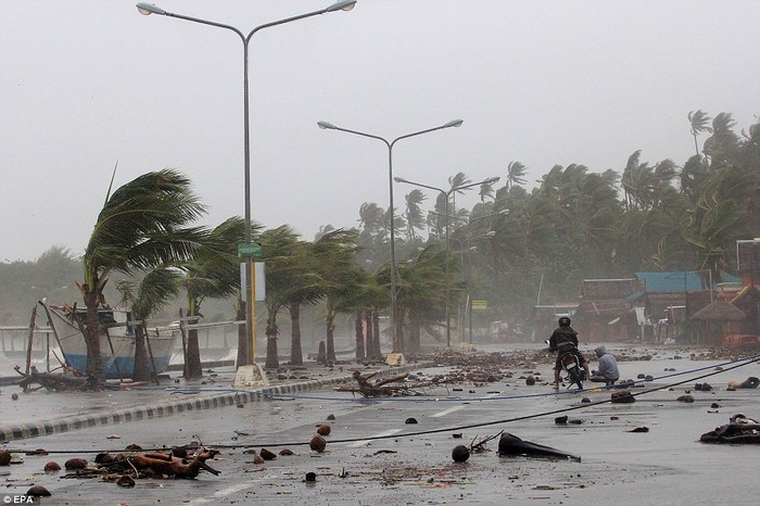 Sức tàn phá của bão Hagupit đến chủ yếu là do gió lớn.